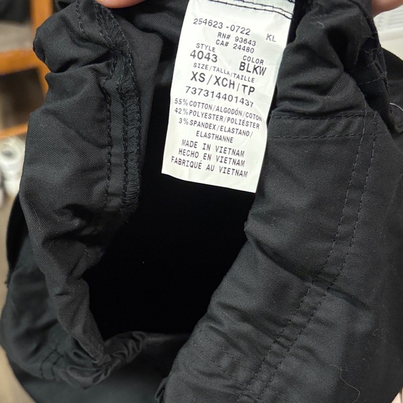 Classic Black Cargo Pants for Men - Picture 2 of 5